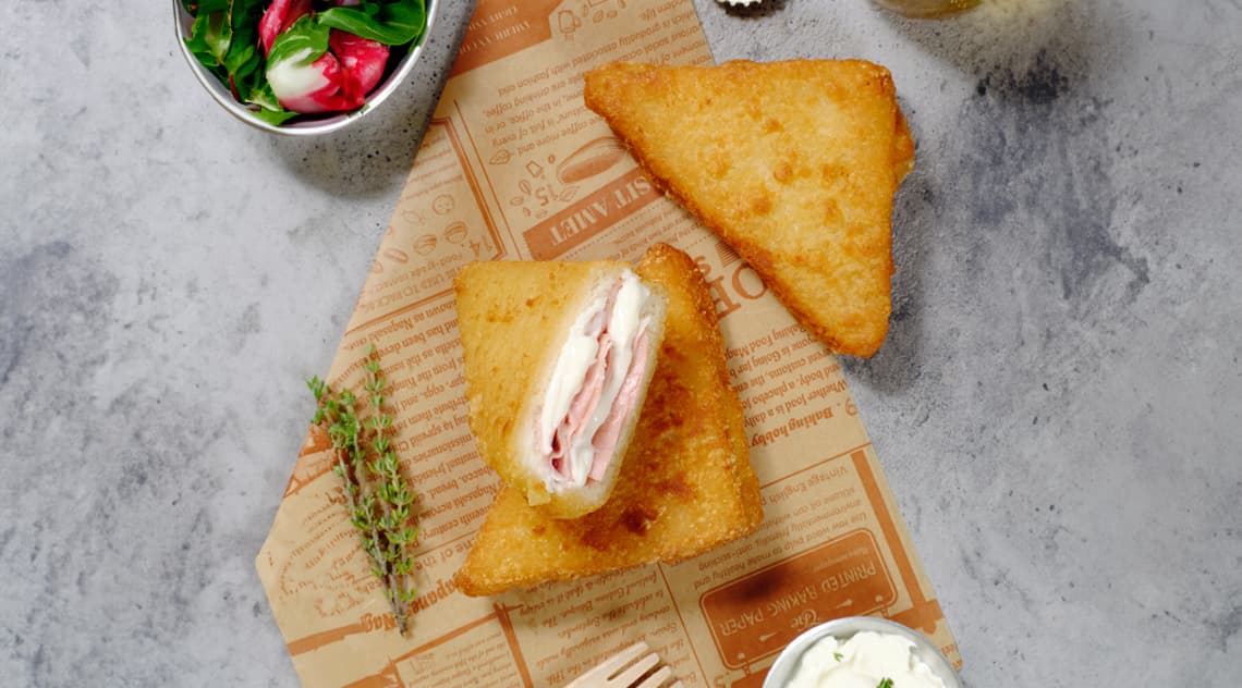 Tramezzino mortadella e stracciatella di bufala in tempura